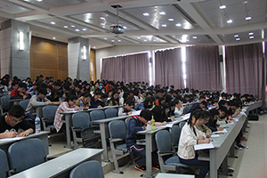 学生做爱影片
举行安全知识考试.jpg